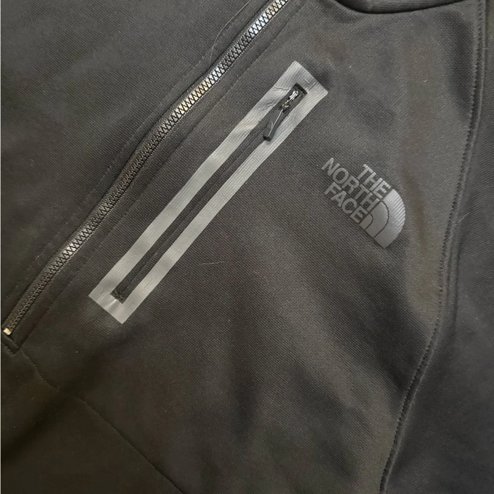 Men's The North Face Black Pullover size medium
